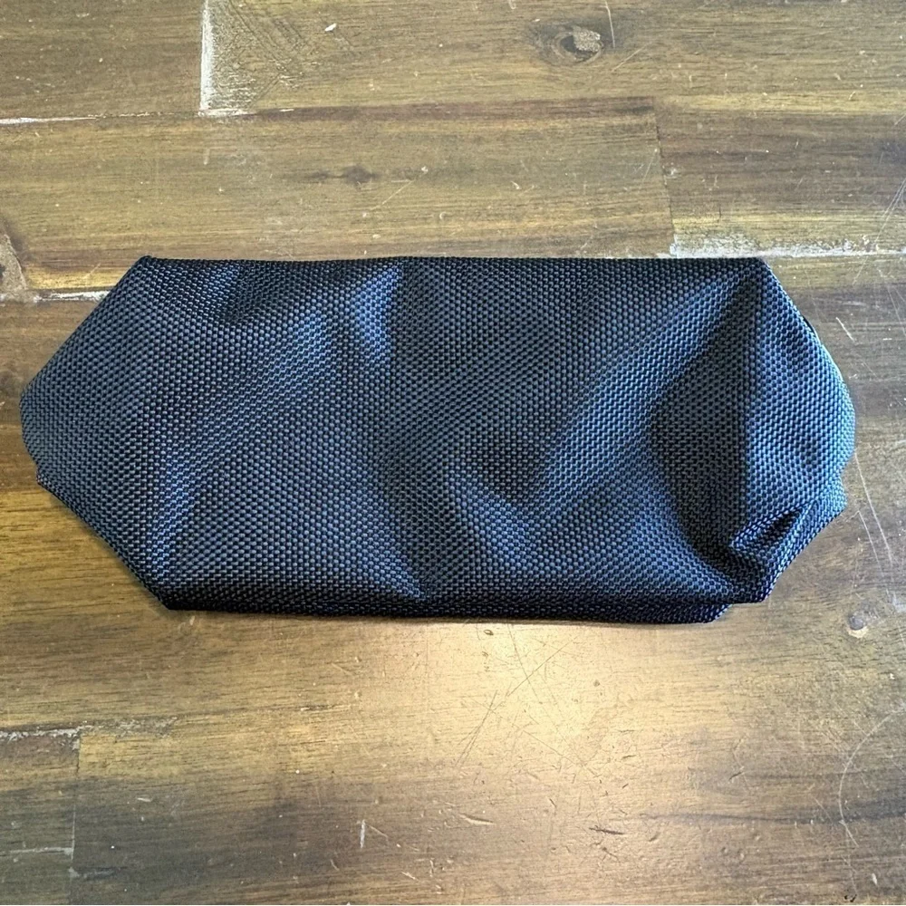TUMI Delta Toiletry Pouch Travel Carryon Case Black Logo Small